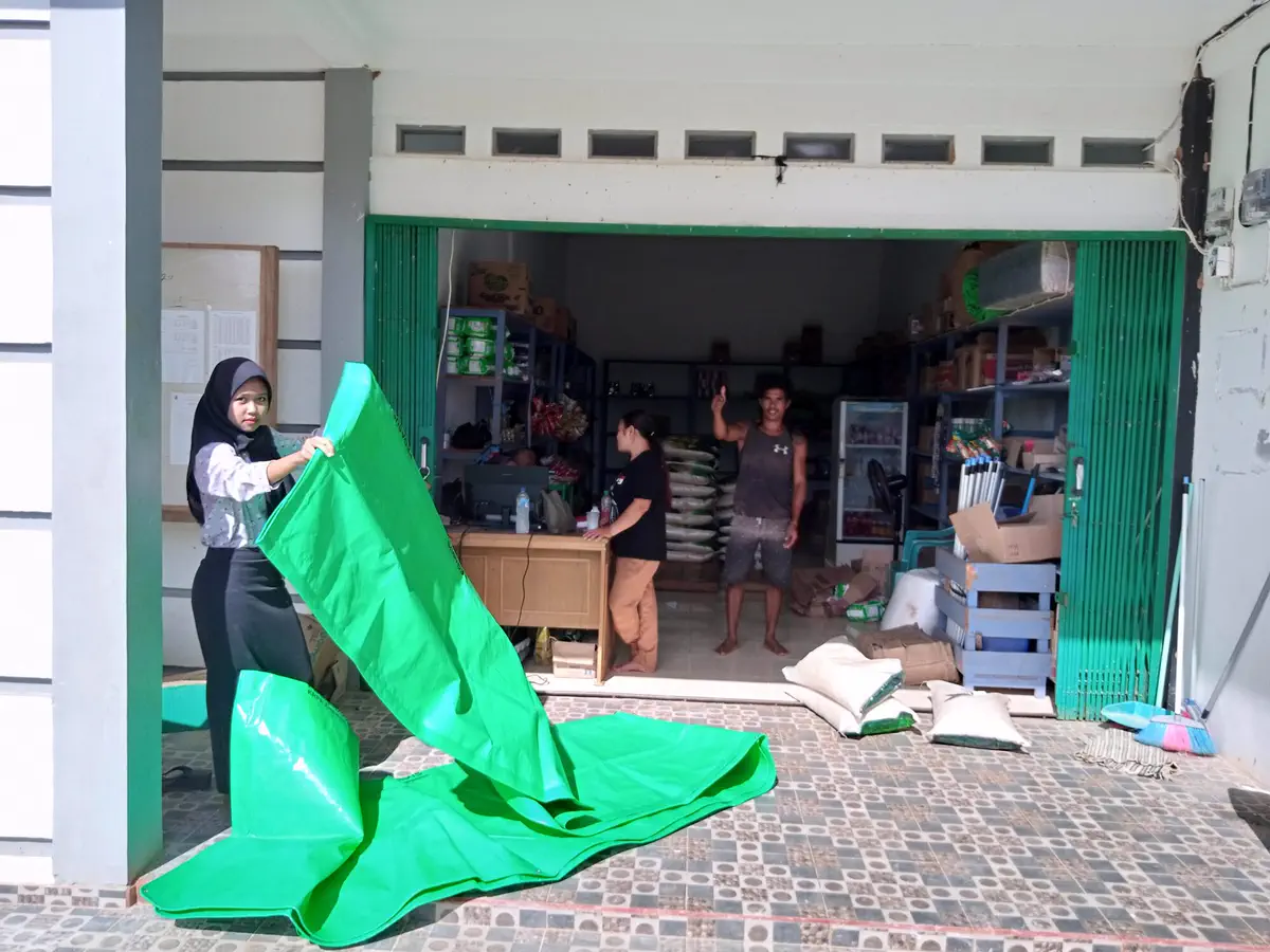 Toko Waserda Koperasi Manunggal Jaya di Desa Sarai